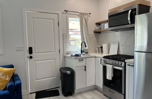 Cozy studio in safe neighborhood
