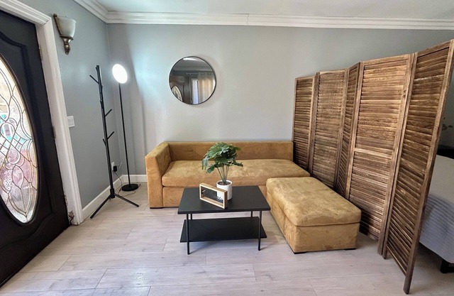 Cozy studio in wonderful Hacienda Heights with WiFi, AC