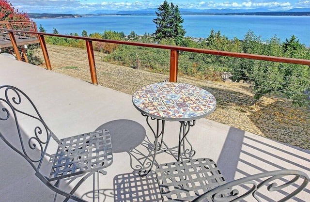 Cozy Studio Retreat | Camano Club Beach Access