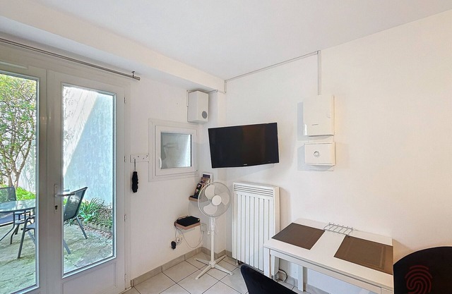 "Cozy Studio with Terrace, Parking, and WiFi Near Thermal Baths in Lamalou-les-Bains"