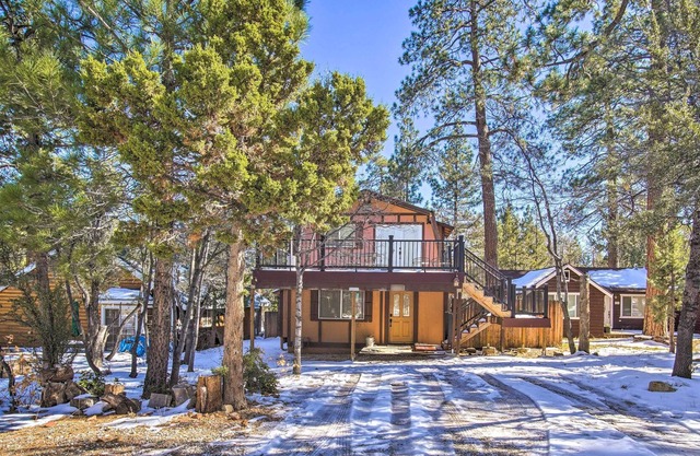Cozy Sugarloaf Retreat w/ Gas Grill!