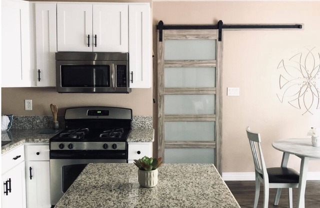Cozy Suite fully furnished with Kitchen and indoor laundry
