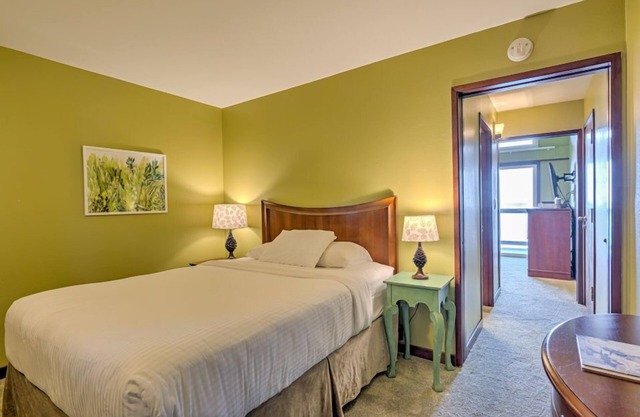 Cozy Suite w/Panoramic Ocean Views & Kitchenette