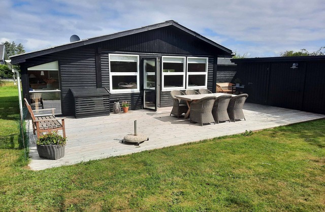 Cozy summer house in Lønstrup for 5 people.