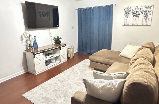 Cozy Tallahassee Townhome- Minutes from FSU, FAMU & Doak