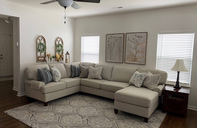Cozy Townhome in Quiet Neighborhood