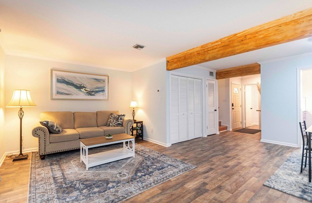 Cozy townhouse minutes from Downtown Lafayette, LA