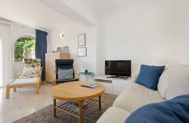 Cozy Townhouse walking distance to the beach in Costabella, Marbella