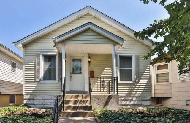 Cozy two bed, one bath STL City charmer!