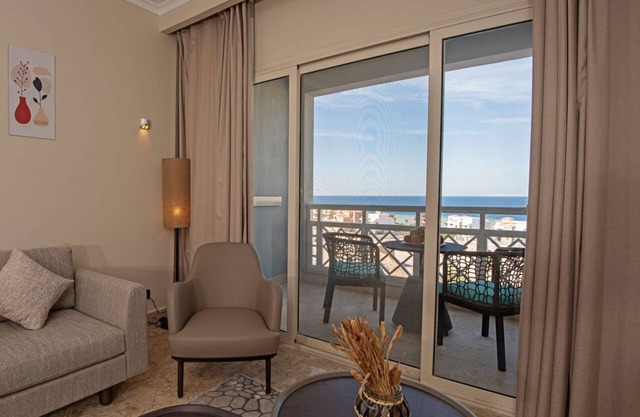 Cozy Two-bedroom apartment in awesome Azzurra Sahl Hasheesh with full Sea View