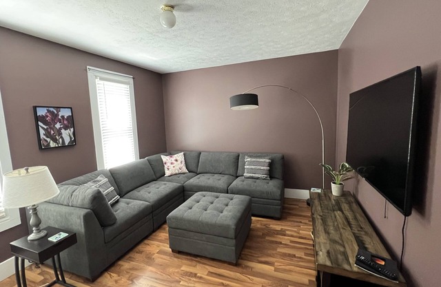 Cozy updated 3 BR home steps away from downtown, space to relax and enjoy.