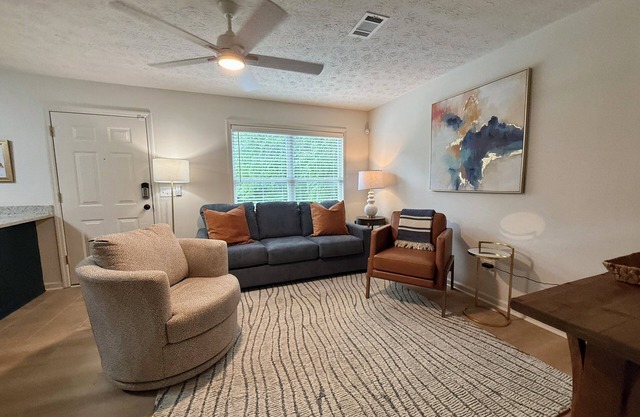 Cozy, Upscale 2-bedroom Condo in Downtown Auburn!