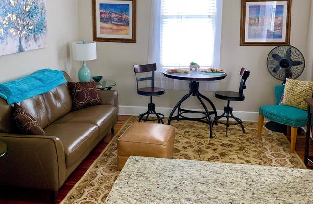Cozy Upstairs Unit in Historic Charleston