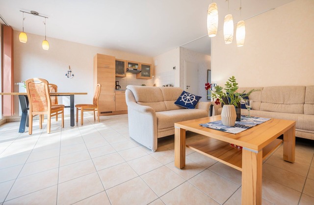 Cozy vacation apartment with southwest-facing terrace, direct beach location