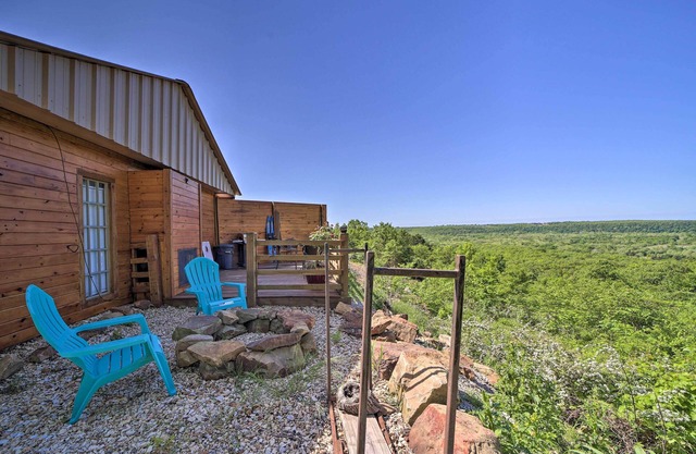 Cozy Vian Cabin: 1 Mi to Tenkiller State Park