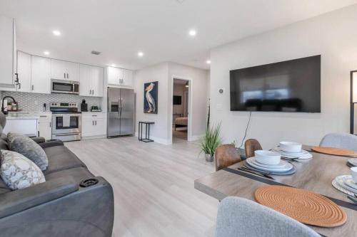 Cozy Victoria Park Retreat Unit 3 - Las Olas Beach