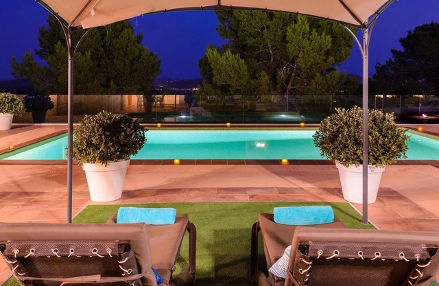 Cozy villa, magnificent views, for families and friends *OCTOBER OFFER*.