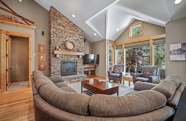 Cozy Village Home with Hot Tub, A/C & Ping Pong