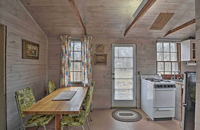 Cozy Vineyard Haven Cottage < 1 Mi to Beach!