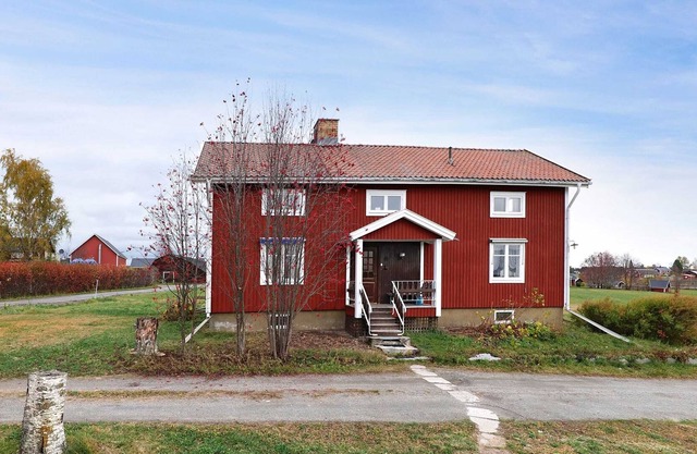 Cozy vintage home for work stays