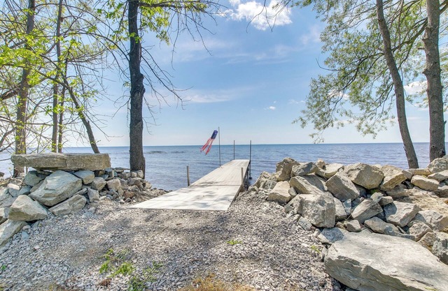 Cozy Waterfront Home on the Bay of Green Bay!