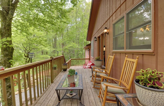 Cozy Whittier Home w/Fire Pits < 15 Mi to Hiking!