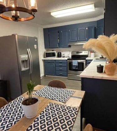 Cozy1King1Queen/1.5bth2min Frm UpTown