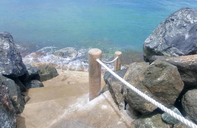 CozyBeach large 1BdrApt 50 steps from Atlantic Ocean private street between Ocean Park & Isla Verde 5 mins from Airport