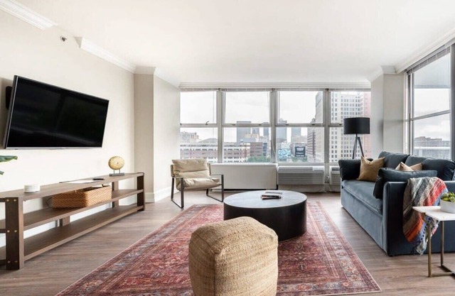 CozySuites 800 Tower 1BR w/gym! 20