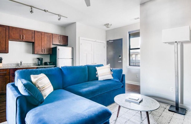 CozySuites Music Row Charming 1BR free parking 34