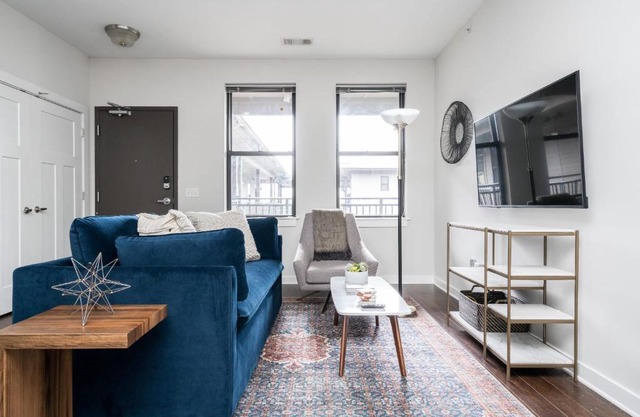 CozySuites Music Row Elegant 1BR w free parking 51