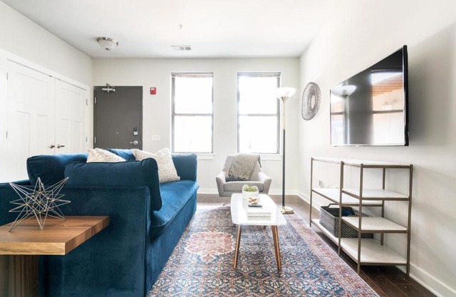 CozySuites Music Row Elegant 1BR w free parking #06