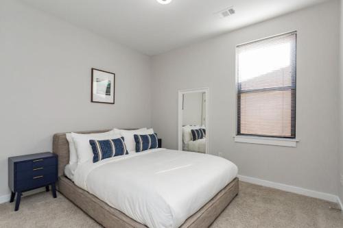 CozySuites Music Row Spacious 1BR with free parking 11