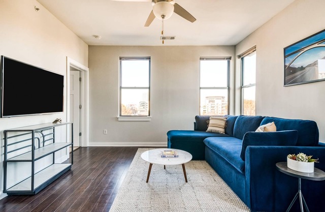 CozySuites Music Row Spacious 2BR with free parking 16