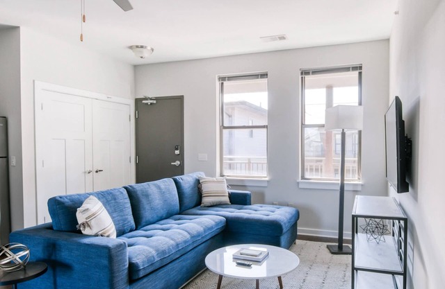 CozySuites Music Row Modern 1BR with free parking! 47