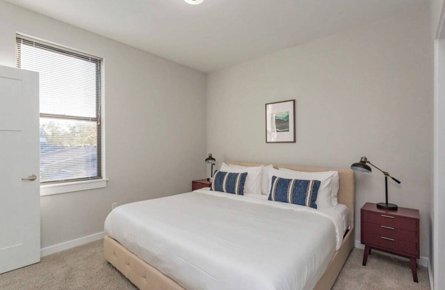 Cozysuites Music Row Stylish 2BR-free parking 14