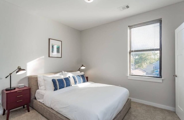 CozySuites MusicRow Alluring 1BR with free parking 43