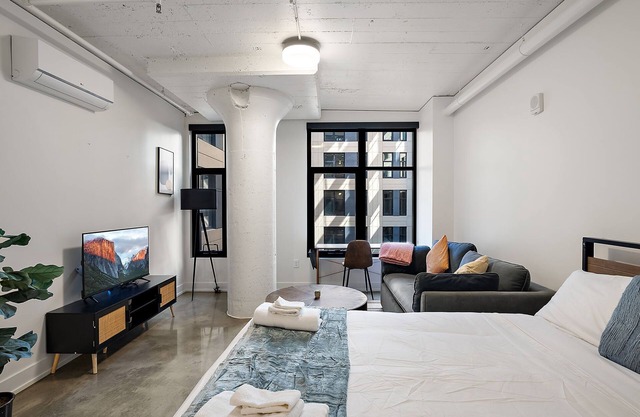 CozySuites NLG - Modern studio condo #18