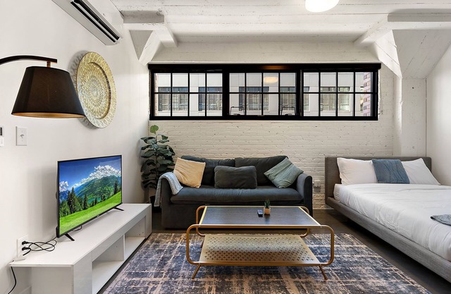 CozySuites NLG - Modern studio condo #19