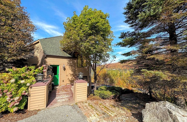 CR16 Ski-in/Out luxury home in Bretton Woods; Great Views. Pool/gym passes!