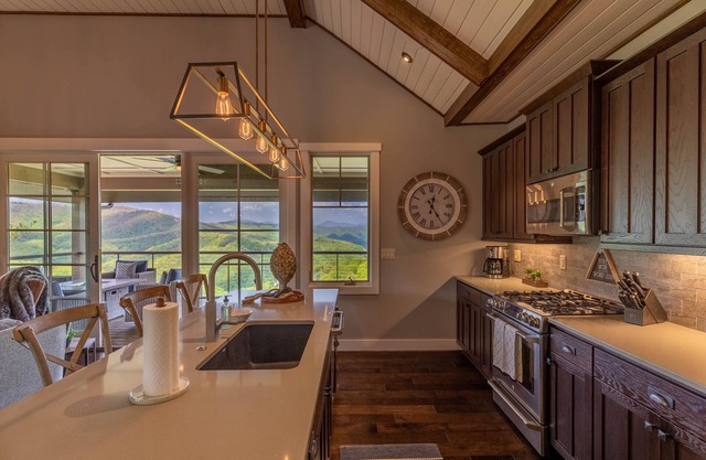 Craig 301 - Blue Ridge Mountain Club condo with luxury finishes, views