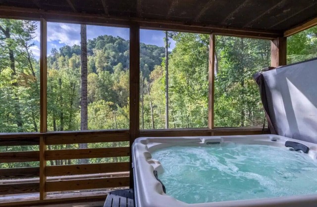 Crashing Creek Cabin: Hot tub/Mtn Views/King
