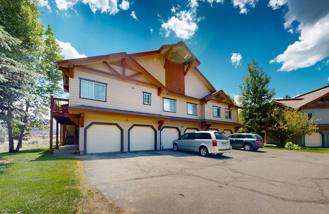 Crazy Horse Hideaway | Charming condo with a washer/dryer plus pool & hot tub