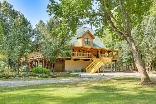 Creek Access, Games Family-Friendly Royal Retreat