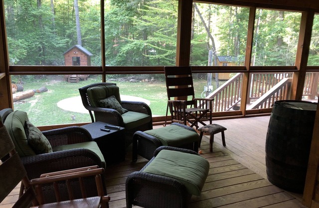 Creek Front luxury Cabin