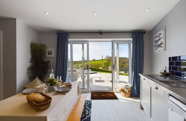 Creeks View - an apartment that sleeps 2 guests in 1 bedroom