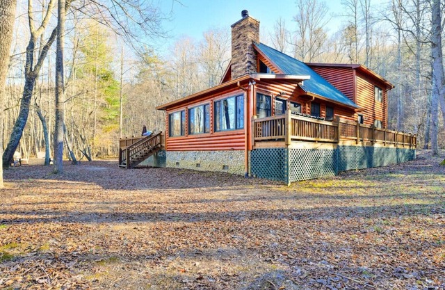 Creekside · Blue Ridge -5 acres of privacy on creek- Sleeps 12