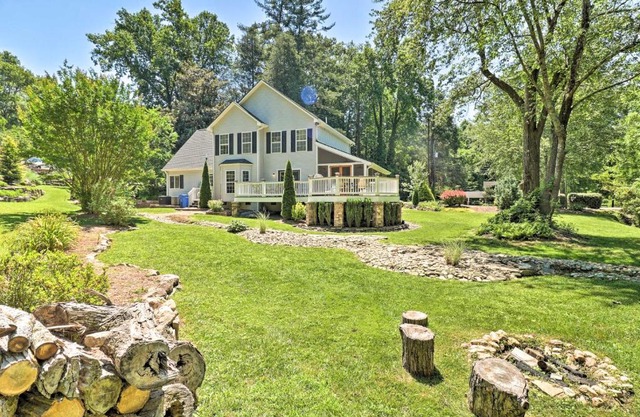Creekside Brevard Home Less Than 1 Mi to Downtown!