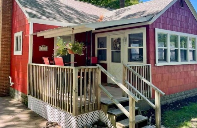 Creekside Bungalow in Whitehall