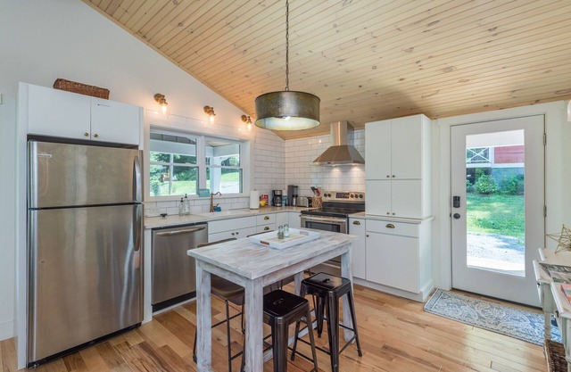 Creekside Cottage near Lake Tomahawk